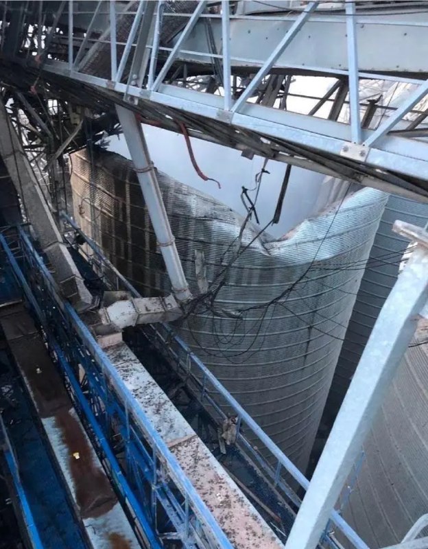 » 5. 乌称敖德萨遭俄军导弹袭击致一粮食码头受损 more…当地时间21日，乌克兰敖德萨州军政管理局负责人表示，当天凌晨乌克兰南部敖德萨地区遭到俄军“口径”导弹袭击，敖德萨地区一家农业企业的粮食码头受损，两人受伤