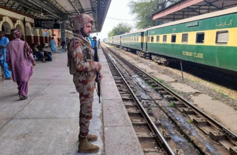 » 8、巴基斯坦俾路支省客车被炸弹袭击，至少5死38伤据总台记者消息，5月21日，巴基斯坦俾路支省胡兹达尔地区一辆载有学生的校车在前往学校的路上发生爆炸，造成5名儿童死亡，38人受伤