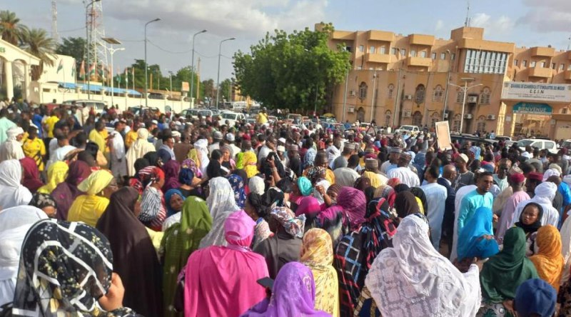 » 7. 尼日尔政变当地时间7月26日深夜，尼日尔扣押总统的军人在国家电视台发表声明称尼日尔总统巴祖姆已被解职，下令全国范围从晚7时至次日5时执行宵禁，关闭边界直至另行通知