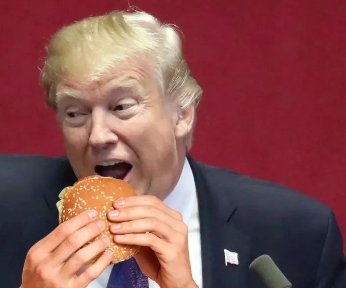 » 13、特朗普减肥成功：减了18斤，太忙没时间吃饭当地时间1月23日，特朗普在接受采访时谈到了自己“暴瘦”的问题