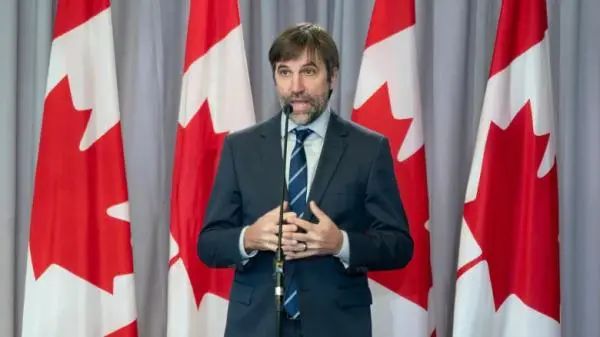 » 11. 加拿大环境部长启程访华 系“四年来首位访华的加部长”加拿大环境和气候变化部部长史蒂文·吉尔博当地时间26日启程前往北京，计划参加有关应对气候变化和保护生物多样性的会谈