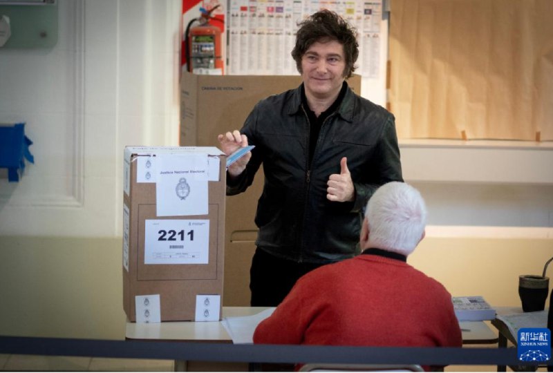 » 2、 阿根廷总统米莱党派赢得国会中期选举  席位继续增加但未过半新华社布宜诺斯艾利斯10月26日电（记者王钟毅　张铎）据阿根廷国家选举委员会26日晚公布的98.9%选票的计票结果，经过当天举行的中期选举，阿根廷总统米莱领导的执政联盟“自由前进党”在国会获得了更多议席数，取得胜利