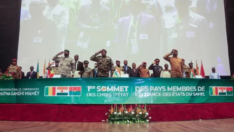 » 1. 布基纳法索、马里和尼日尔三国军政府组成邦联国家 总人口0.72亿据法新社尼亚美7月6日报道，布基纳法索、马里和尼日尔的军政权在尼亚美举行的史无前例的峰会上，同意成立一个由三国组成的邦联