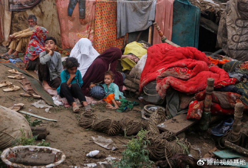 » 巴基斯坦政府：来不及发警报巴基斯坦国家灾害管理局发布数据显示，在截至8月17日的48小时内，该国多地暴雨引发的洪水等灾害已造成至少344人死亡，其中以开伯尔-普什图省最为严重