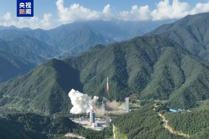 » 8. 北斗三号系统最后两颗备份卫星发射我国在西昌卫星发射中心用长征三号乙运载火箭与远征一号上面级，成功发射第五十九颗、六十颗北斗导航卫星