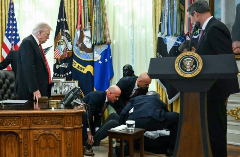 » 4、 美国政府与企业谈判药价 礼来公司代表现场晕倒日前，在美国政府与制药公司的药价谈判现场，一位嘉宾在房间里晕倒