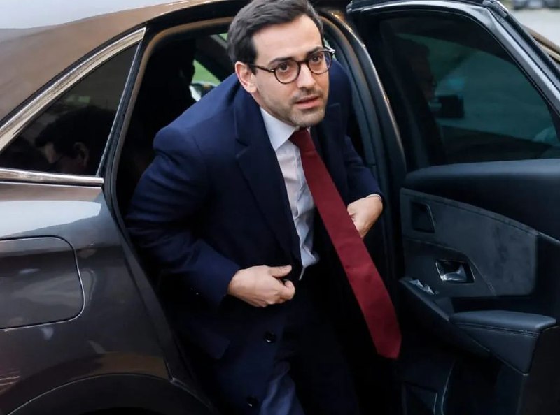 » 6、法国34岁总理 任命38岁前同性男友当外交部长当地时间1月11日，在年仅34岁的加布里埃尔·阿塔尔被任命为新任法国总理之后，现年38岁的斯特凡·塞茹内被任命为内阁改组后的新任外交部长