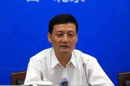 2. 工信部党组书记、部长肖亚庆被查工业和信息化部党组书记、部长肖亚庆同志涉嫌违纪违法，目前正在接受中央纪委国家监委审查调查