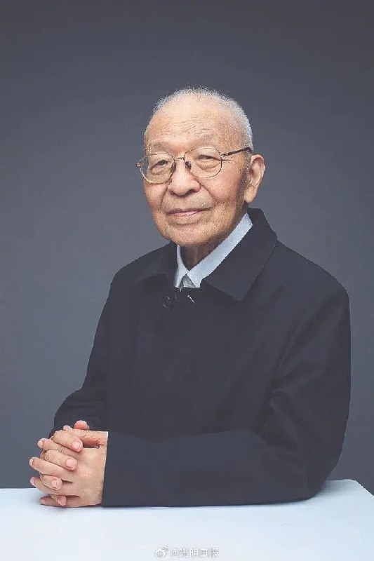 » 10、“中国导弹驱逐舰之父”潘镜芙院士去世 主持设计051、052驱逐舰中国工程院院士、舰船领域专家潘镜芙院士，因病医治无效，于2023年10月8日，在上海华东医院逝世