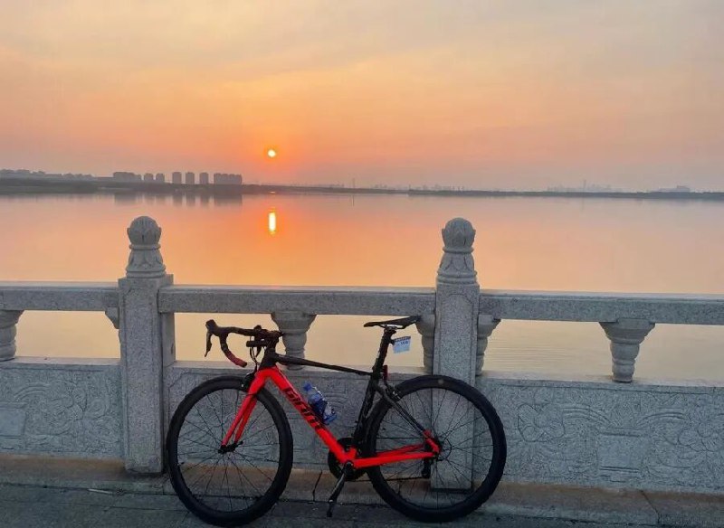 » 7、苏州允许付25元带自行车上地铁据苏州轨道交通集团有限公司消息，12月1日起苏州“地铁+骑行”友好服务将上线试点