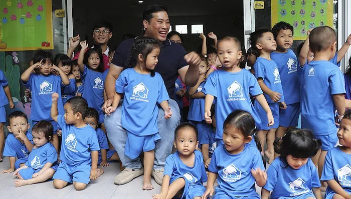 » 18. 流亡近30年的泰王次子意外回国引轰动，政治僵局愈加复杂8月6日），一则关于哇集拉隆功国王次子瓦查拉颂现身曼谷素万那普机场的视频在社交媒体X上疯传