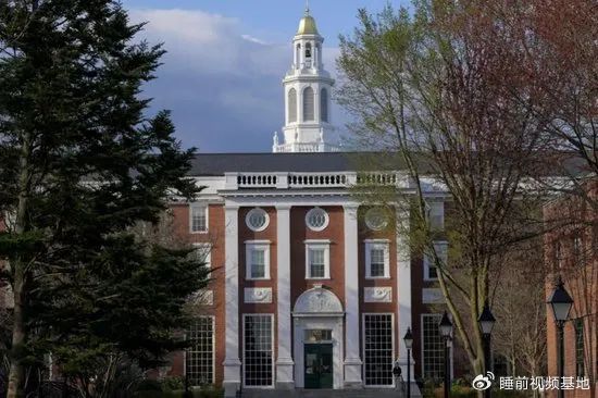 » 3、实际拒签1天 美国恢复处理哈佛大学国际学生签证 据《华盛顿邮报》6月7日报道，美国国务院6日通知全球各地使领馆，恢复为准备赴哈佛大学就读的国际学生办理签证