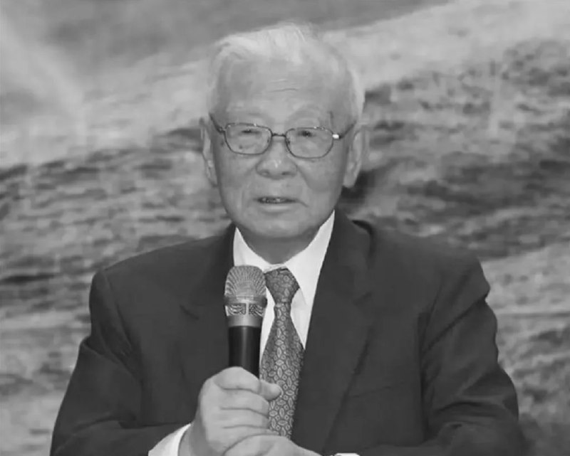 » 8、107岁国民党上将许历农死了据中国新闻网援引台媒报道，统派精神领袖、台军退役上将许历农今日（4日）清晨于睡梦中在台北荣民总医院去世，享年107岁