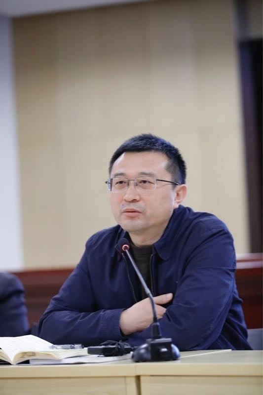 » 1. 倒卖“进京指标” 人民美术出版社社长周伟倒台人民美术出版社党委书记、社长周伟，在2024年年初被河北省张家口市纪委监委带走调查，其事由包括涉嫌倒卖“进京指标”等