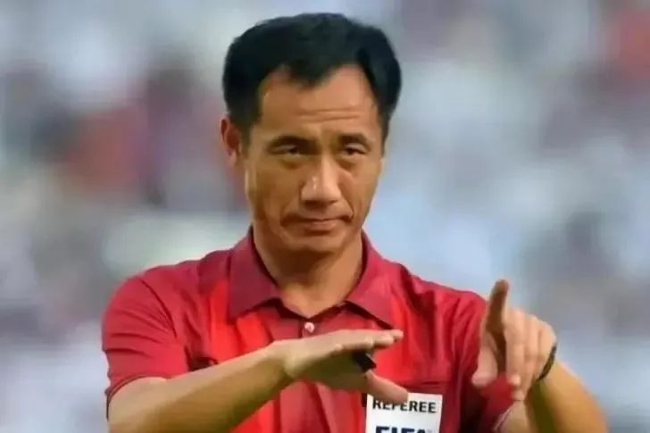 » 14. 中国足协又有两名部长被查 含前中超金哨谭海中国足球协会战略规划部部长戚军、中国足球协会技术部部长谭海涉嫌严重违纪违法，目前正接受中央纪委国家监委驻国家体育总局纪检监察组和湖北省监委审查调查