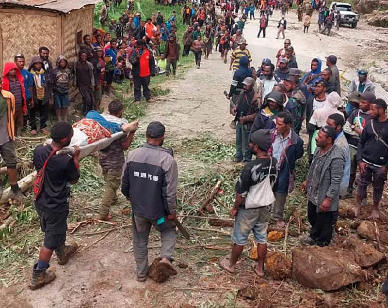 » 5、新几内亚滑坡死亡人数超过300据路透社5月25日报道，巴布亚新几内亚恩加省一村庄当地时间5月24日凌晨发生山体滑坡，300多人和1100多所房屋被埋