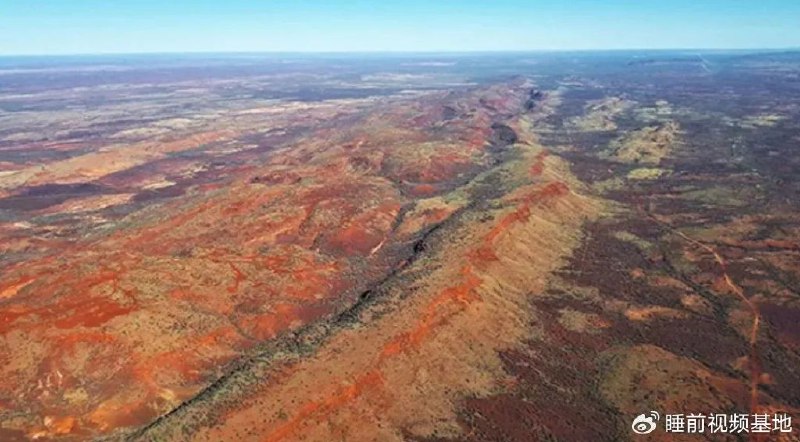 » 4、中澳合作铁矿投产，年产2500万吨主要销往中国当地时间6月6日，全球矿业巨头力拓集团发表声明，宣布其与中国宝武钢铁集团联合开发的澳大利亚西坡铁矿项目正式投产