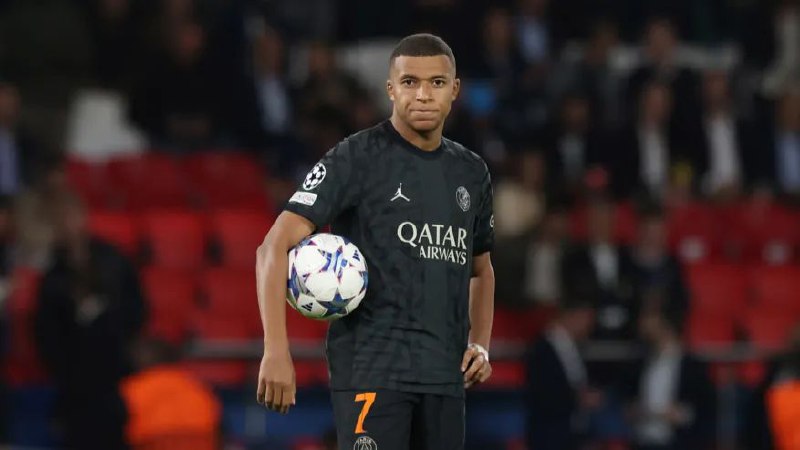 » 7. 姆巴佩加入皇家马德里6月3日，皇家马德里足球俱乐部在官方网站宣布，法国球星姆巴佩就加盟球队达成协议，双方签约5个赛季，姆巴佩在与巴黎圣日耳曼合约到期之后，将正式成为皇马球员