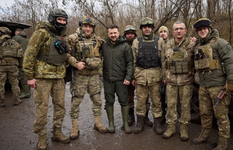 » 9、泽连斯基承认乌军在俄别尔哥罗德州作战4月7日，乌克兰总统泽连斯基在晚间例行视频讲话中称，当天他听取了乌军总司令的报告，了解了前线局势及乌军在俄库尔斯克和别尔哥罗德州的作战情况