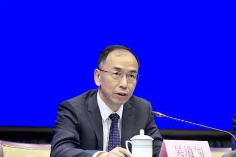 » 3. 广东发改委副主任 能源局长倒台据广东省纪委监委消息：广东省发展改革委副主任、省能源局局长吴道闻涉嫌严重违法，目前正接受广东省监委监察调查