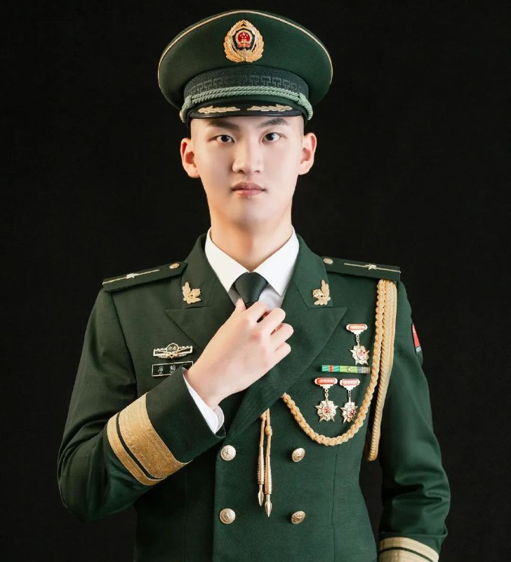 » 14. 一名00后排长8月在边关牺牲据“南部战区”微信公众号11月9日报道，2023年8月20日，席韬淇因公牺牲，年仅23岁