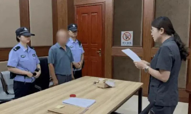 » 1、最新判例 用硬币还万元债务 加罚2000元10日，四川成都龙泉驿区法院微信公众号披露一则案例：一男子提着三麻袋硬币来法院偿还一万元欠款，被认定消极对抗执行，严重影响执行工作，浪费司法资源……2023年9月，因万某某未履行生效法律文书确定的义务，申请执行人王某某向法院申请强制执行，后双方达成执行和解，但万某某一直未履行