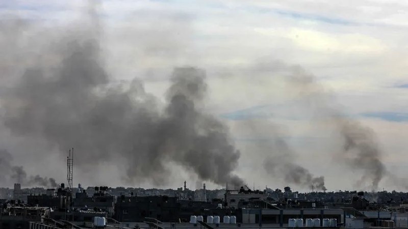 » 13. 以色列作战区域转向加沙南部，密集轰炸汗尤尼斯加沙地带卫生部门当地时间22日上午发布消息称，以军对该地带汗尤尼斯西部地区的袭击已造成数十人死亡，该部门指责以军阻止救护车前往事发地营救伤员