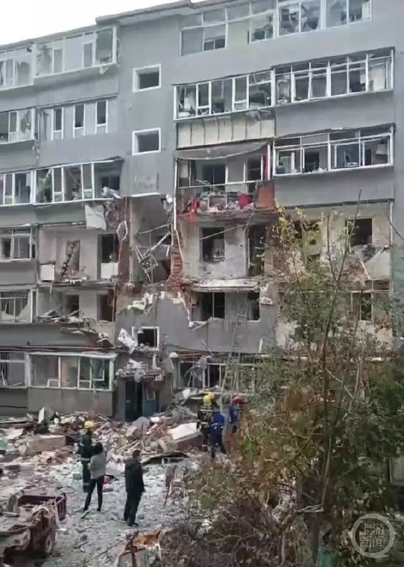 » 11. 吉林梅河口一小区发生爆炸，1人死亡1人重伤15人擦伤10月24日早6时50分，吉林省梅河口市和平街道翠园小区971号楼4单元302室发生爆炸