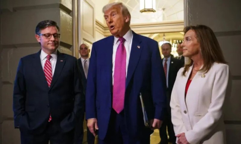 » 2、美众议院通过减税、增加债务上限法案当地时间5月22日清晨，美国众议院以215票赞成、214票反对的结果通过了美国总统特朗普提出的全面减税和削减开支方案