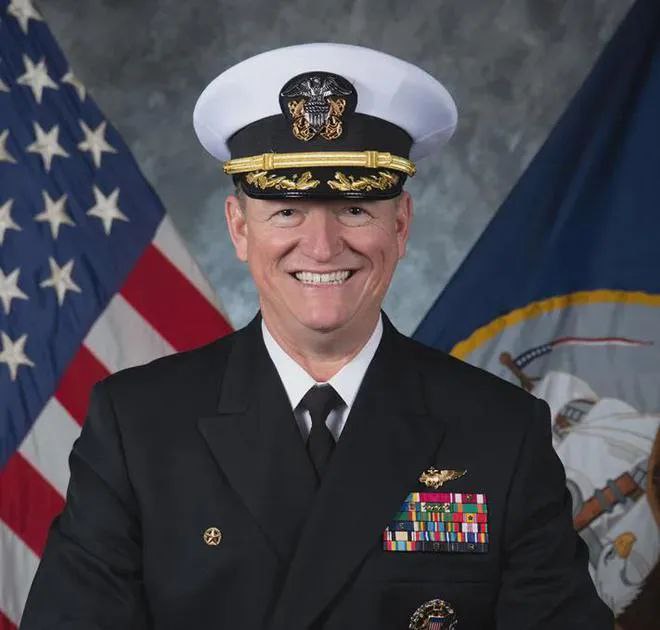 » 4. 美国撞船航母舰长被撤职据美国海军研究学会新闻网2月20日报道，“杜鲁门”号航空母舰舰长已被解职