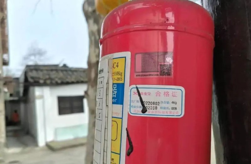 » 1、 阆中古城四千多具灭火器过期没钱换 开会无从解决3月20日，部分阆中市政协委员在阆中古城内举行了一场“古城保护与利用”专项协商会，直击“阆中古城消防设备过期问题”