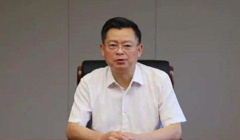 » 2、国防科工局前副局长张建华投案张建华，男，汉族，1961年8月生，江苏宜兴人