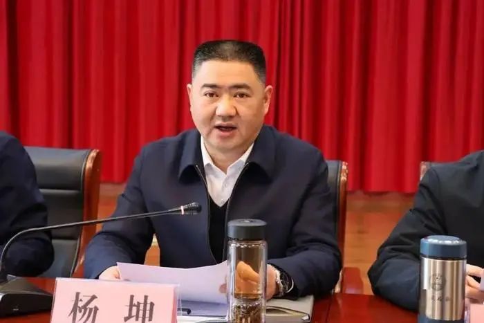 » 7、 大理副州长和原州长，同日倒台云南省纪委监委11月14日发布两则案件信息：云南省人大环境与资源保护委员会原副主任委员杨健涉嫌严重违纪违法，目前正接受云南省纪委监委纪律审查和监察调查