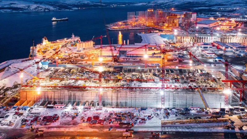 » 7、中石油中海油暂停参与俄北极天然气项目俄罗斯《生意人报》12月25日援引俄罗斯政府消息人士的话称，受制裁影响，包括中石油和中海油在内的外国股东暂停参与俄北极液化天然气二号项目，放弃了为该项目融资和履行承购合同的责任