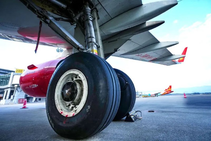 » 4. 中国建成第一条规模化民航轮胎生产线中国中化消息，我国首条规模化民航轮胎生产线在广西建成投产，每年可生产10万条高性能民用航空轮胎