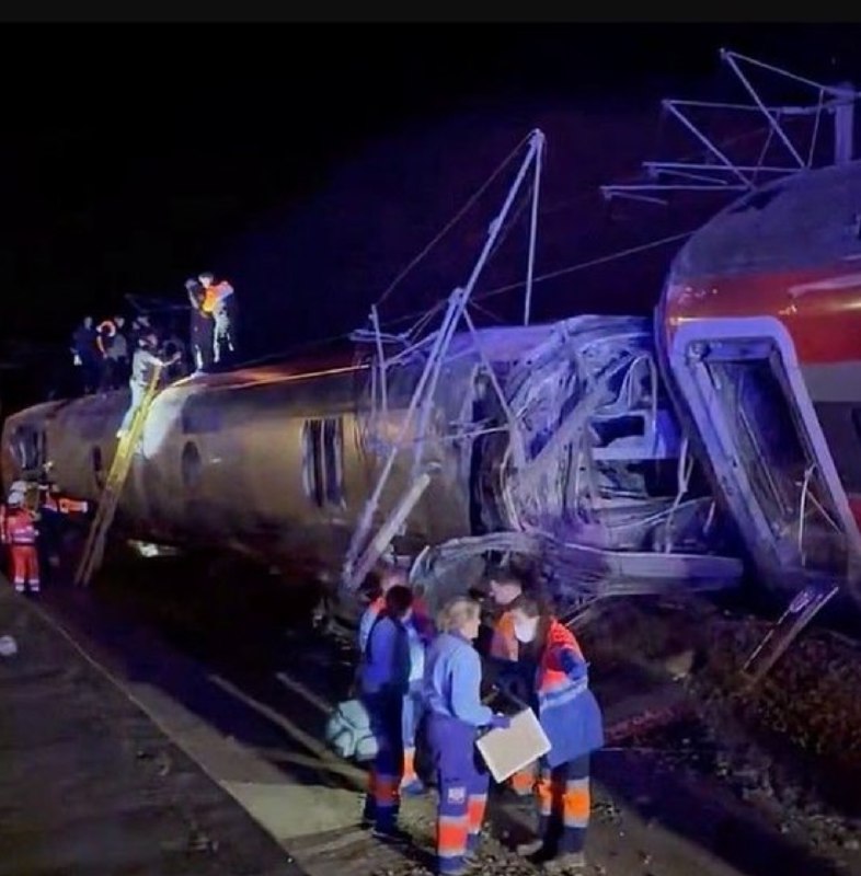 » 四、西班牙高铁脱轨至少39人死亡总台记者当地时间19日获悉，西班牙南部科尔多瓦省18日发生的两列高速列车脱轨事故目前已造成至少39人死亡，其中包括其中一列列车的司机，170人受轻伤，75人被送往医院接受治疗，另有15人伤势严重