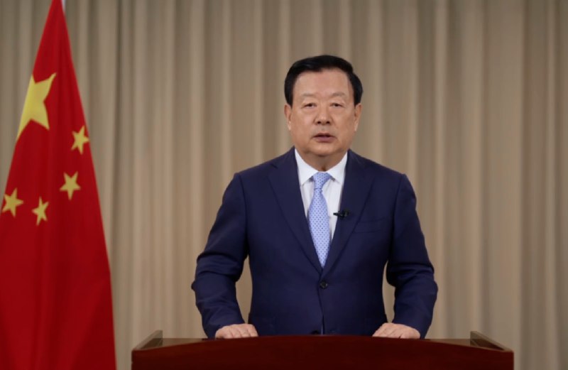 » 8、国务院港澳事务办公室主任：让美国那些“乡巴佬们”在中华民族五千年文明面前去哀鸣吧！4月15日，中央港澳工作办公室主任、国务院港澳事务办公室主任夏宝龙在香港特别行政区2025年“全民国家安全教育日”开幕典礼上的致辞中“硬刚”万斯：美国一而再、再而三对香港进行遏制打压，换来的只能是其在香港的代理人的加速灭亡，最终必将反噬其自身