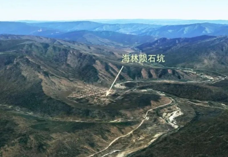 » 5、 黑龙江省海林市发现境内第四个古陨石坑 直径1360米记者从北京高压科学研究中心获悉，我国科学家第一次在山脊发现陨石坑，这一成果近日发表在知名英文学术期刊《极端条件下的物质与辐射》上