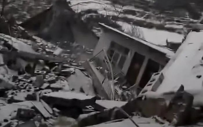 » 3. 云南昭通山体滑坡 至少47人被埋 more…1月22日5时51分，云南省昭通市镇雄县塘房镇凉水村合兴、和平两个村民小组发生山体滑坡事件，据初步核实，18户47人被埋