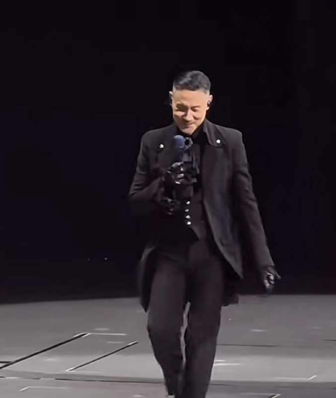 » 10. 63岁张学友因身体状况，取消3场演唱会7月25日，张学友“60+”巡演杭州站主办方发布公告，原计划于7月26、27、28日举行的三场演唱会，“因艺人身体状况”而取消