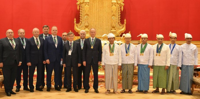 » 3、俄联邦安全会议秘书访问缅甸 对缅甸军政府表示有限支持 more…俄罗斯联邦安全会议秘书帕特鲁舍夫在缅甸内比都与缅甸国家管理委员会主席、缅甸总理敏昂莱讨论在国防与安全领域的合作问题以及保证缅甸安全的问题