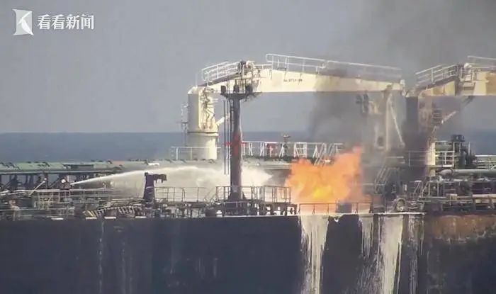 » 5. 英国船装俄国油，被胡塞武装导弹击中 印度海军来救船员据《印度时报》27日报道，26日，一艘英国油轮“马林·罗安达”号在亚丁湾被也门胡塞武装的导弹击中