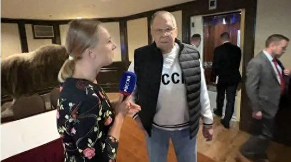 » 5、俄外长重申：不怀念苏联没有良心；想回到苏联没脑子日前，俄罗斯外交部长拉夫罗夫身着印有“苏联”字样的卫衣参加了在美国安克雷奇举行的美俄领导人会晤，引发全球热议