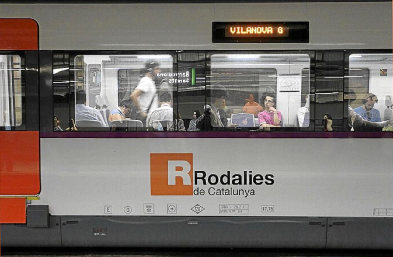 » 一、西班牙又一列车脱轨，已致15人受伤当地时间1月20日，一列行驶在西班牙巴塞罗那近郊R4线、开往曼雷萨方向的列车在赫利达与马尔托雷利之间脱轨