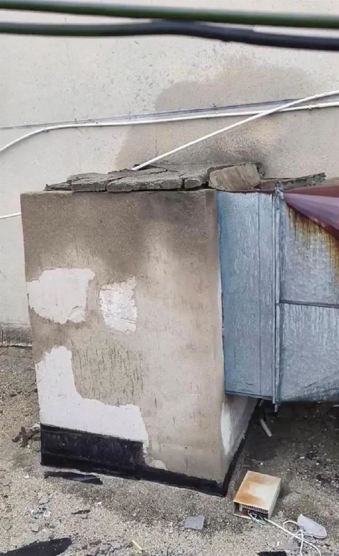 » 16. 楼房10年房龄 通风井盖板碎裂  2个孩子从29楼摔下6月17日，河南平顶山一小区两名儿童，顺着通风管道从29楼坠到负二楼