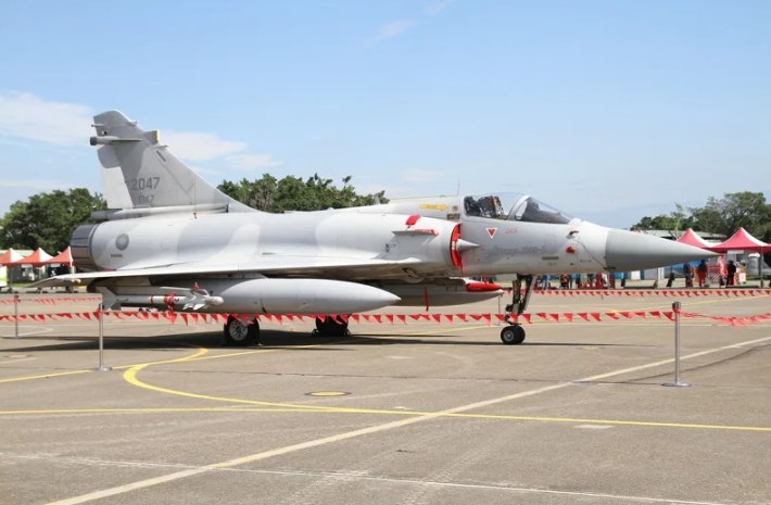 » 6. 台空军一幻影2000战机坠海9月10日20时许，台空军新竹基地的一架幻影2000战机在新竹外海失事坠海，飞行员跳伞后获救