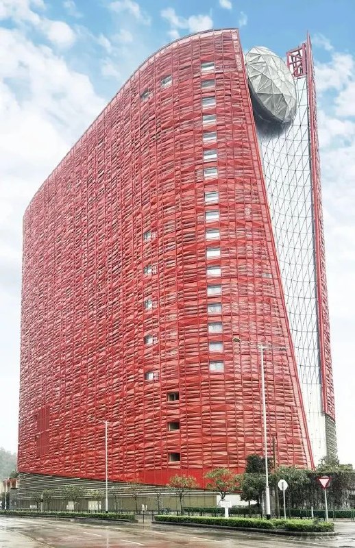 » 10、澳门造价92亿酒店 22亿就卖3月6号，位于澳门氹仔石排湾马路上的十三酒店开始寻求买家接手