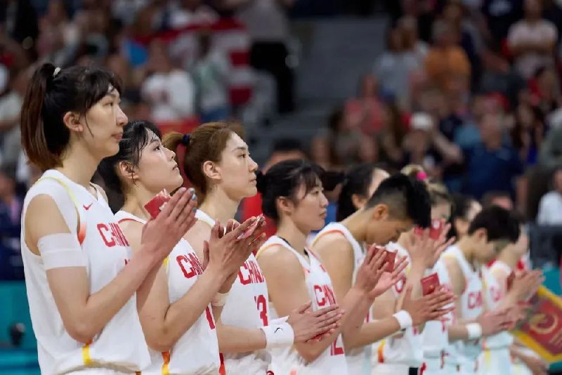 » 13. 新华社：无缘奥运八强，中国女篮怎么了？巴黎奥运会上，中国女篮最终排名第九，未能晋级八强，整个过程如“过山车”一般