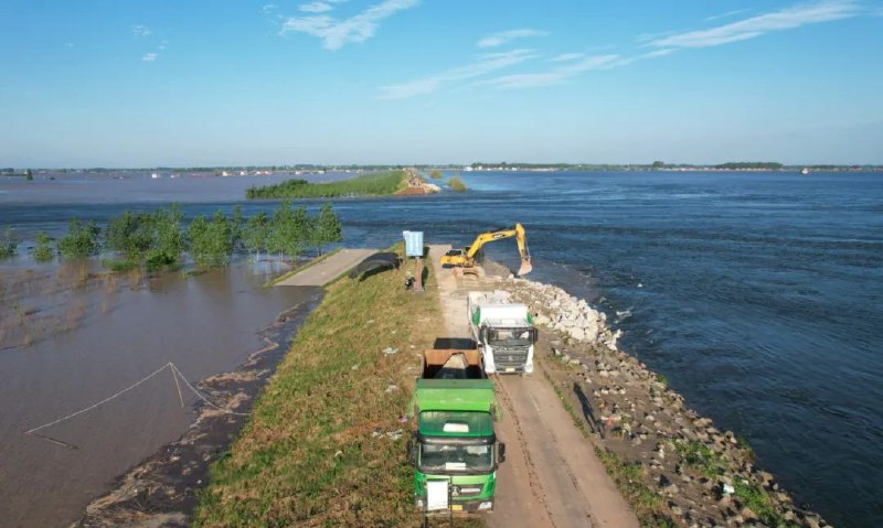 » 4、洞庭湖团洲垸决堤 基本被淹没7月6日15时，湖南省防汛抗旱指挥部办公室召开新闻发布会，通报湖南岳阳市华容县团洲垸洞庭湖一线堤防决口险情处置情况