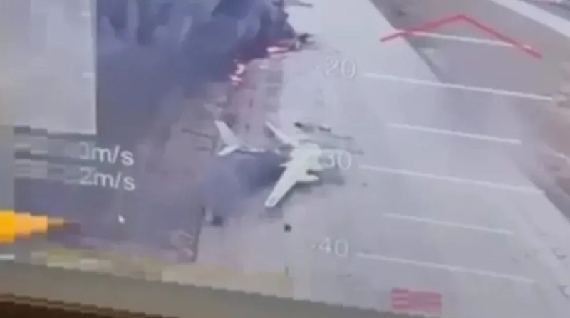 » 4、纽约时报：美国空军基地和俄国一样，也容易被无人机突袭乌克兰日前通过使用小型无人机，对俄罗斯境内的多个空军基地发动了袭击，并取得了重要战果，有人称，这次袭击改写了战争规则